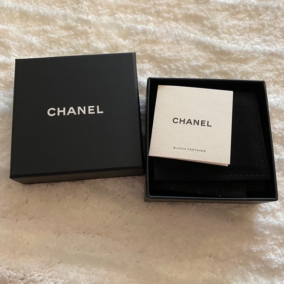 NWT Chanel brooch gold with crystal inlay - Picture 2 of 4